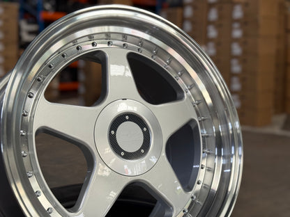 New 18X9.5 ET35 OZ Futura Classic Design Rim (4 wheel) Gloss Silver 5X114.3