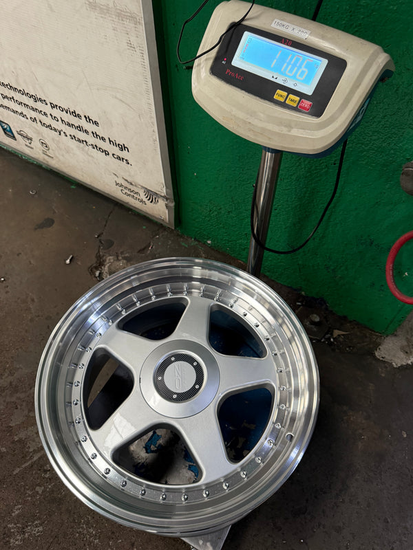 New 18X9.5 ET35 OZ Futura Classic Design Rim (4 wheel) Gloss Silver 5X114.3