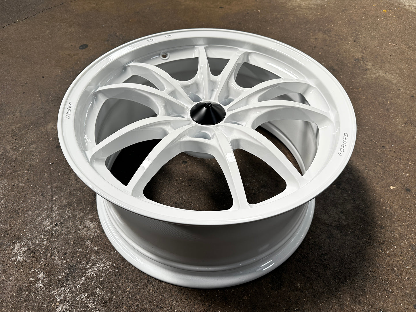 NEW 18X8.5 ET35 AOW MF10 Flow Formed Rim (4 Wheels) White 5X112