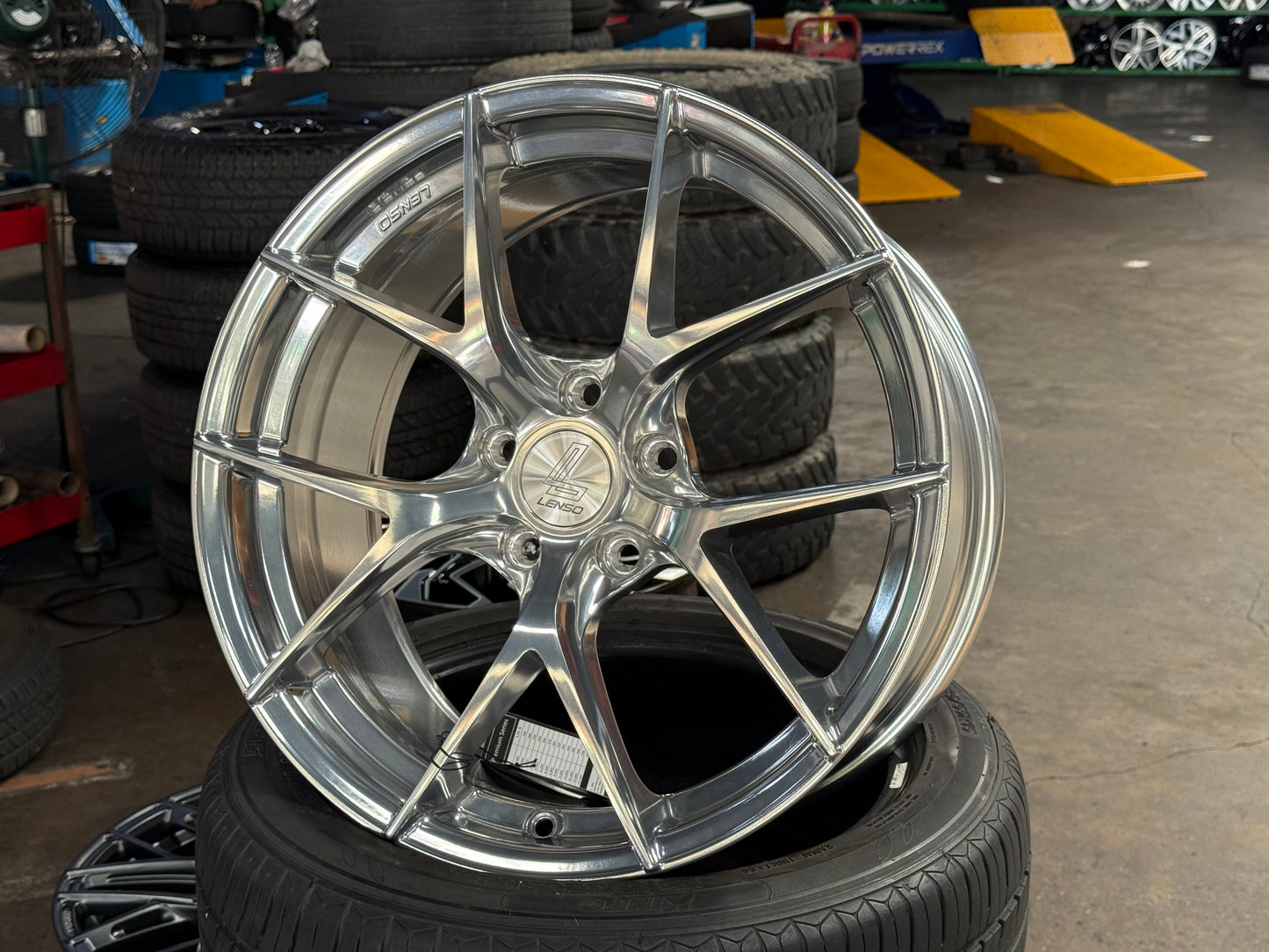 New 18x8.5 ET42 Lenso Jager Dyna Rim (4 wheel) High Gloss Polish 5x114.3