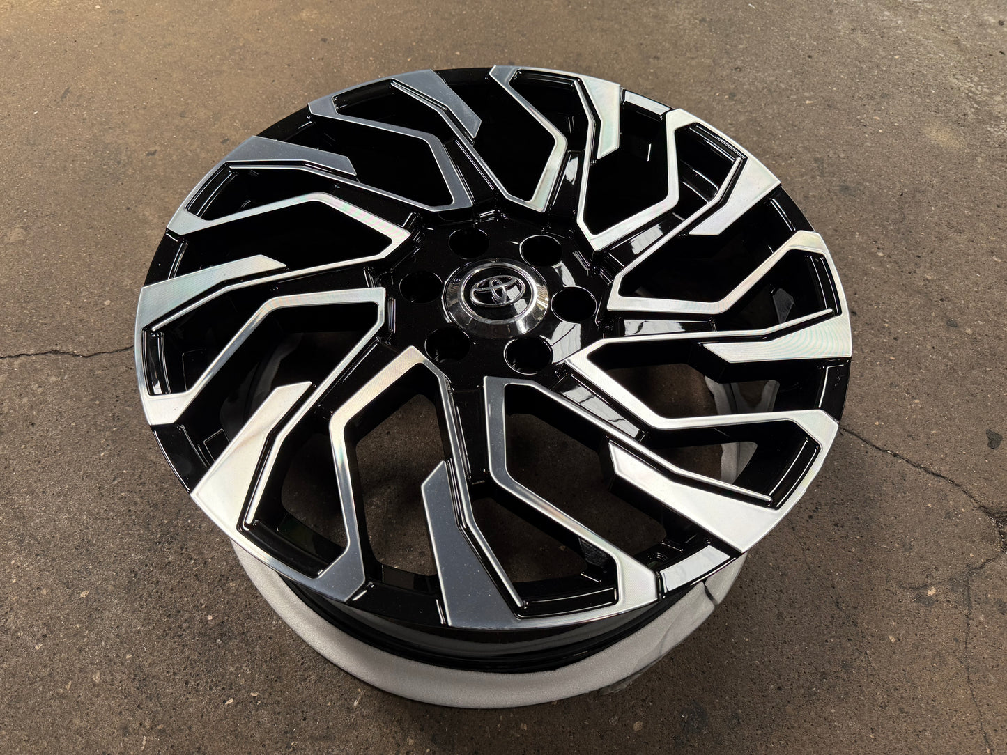 New 22x9 ET45 Overdrive Forged Rim Toyota Land Cruiser LC300 (4 wheel) Gloss Black Machined Face+R 6x139.7