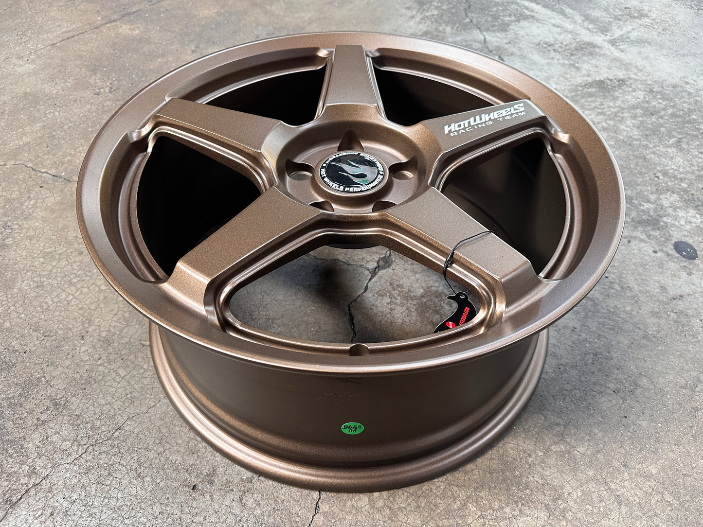 New 18x8 ET42 Hotwheels HW01 Flow Formed Rim Racing Bronze 5x112