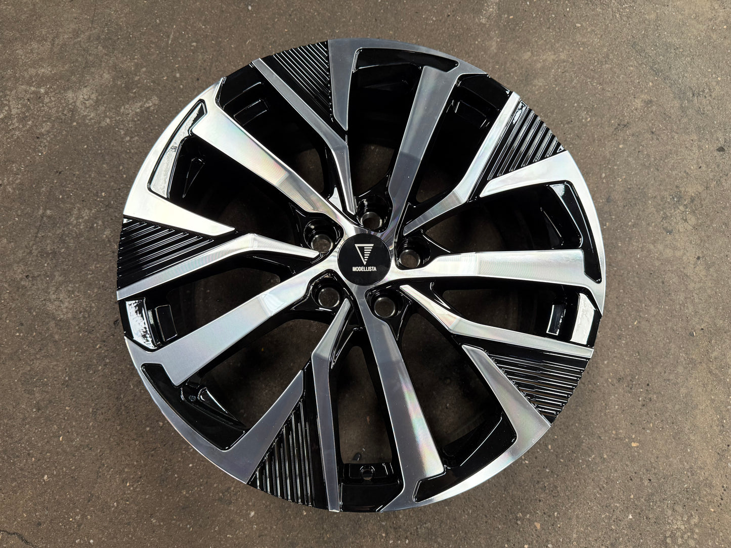 New 20x8.5 ET35 Overdrive Forged MODELLISTA (4 wheel) 5x120 AGH40
