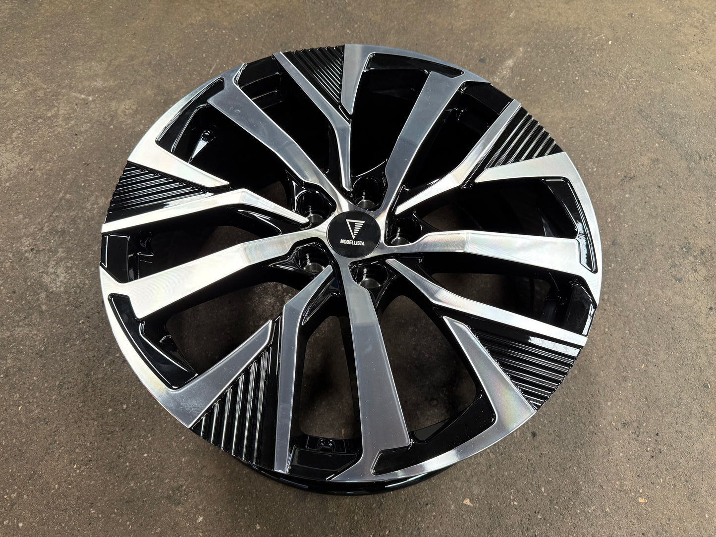 New 20x8.5 ET35 Overdrive Forged MODELLISTA (4 wheel) 5x120 AGH40