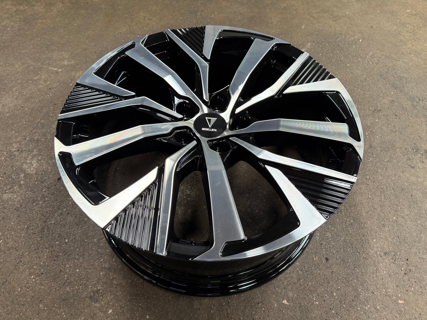 New 20x8.5 ET35 Overdrive Forged MODELLISTA (4 wheel) 5x120 AGH40