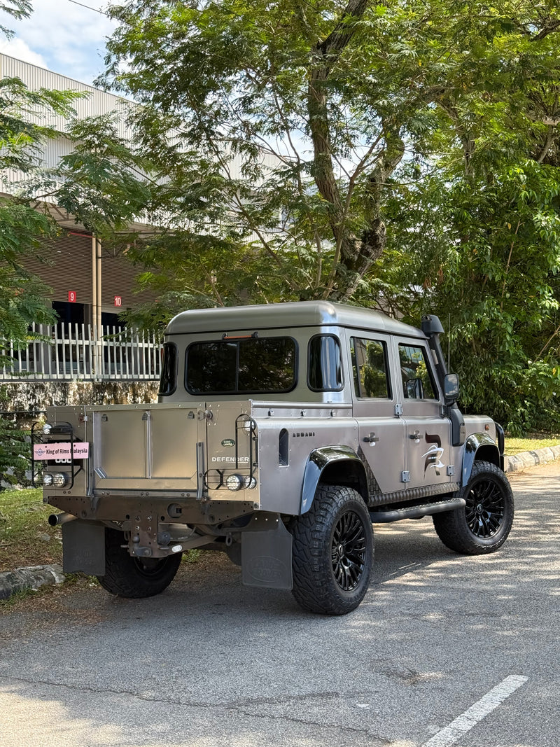 New 18X9 ET0 Land Rover Defender Kahn Design Rim (5 wheel) Gloss Black 5X165