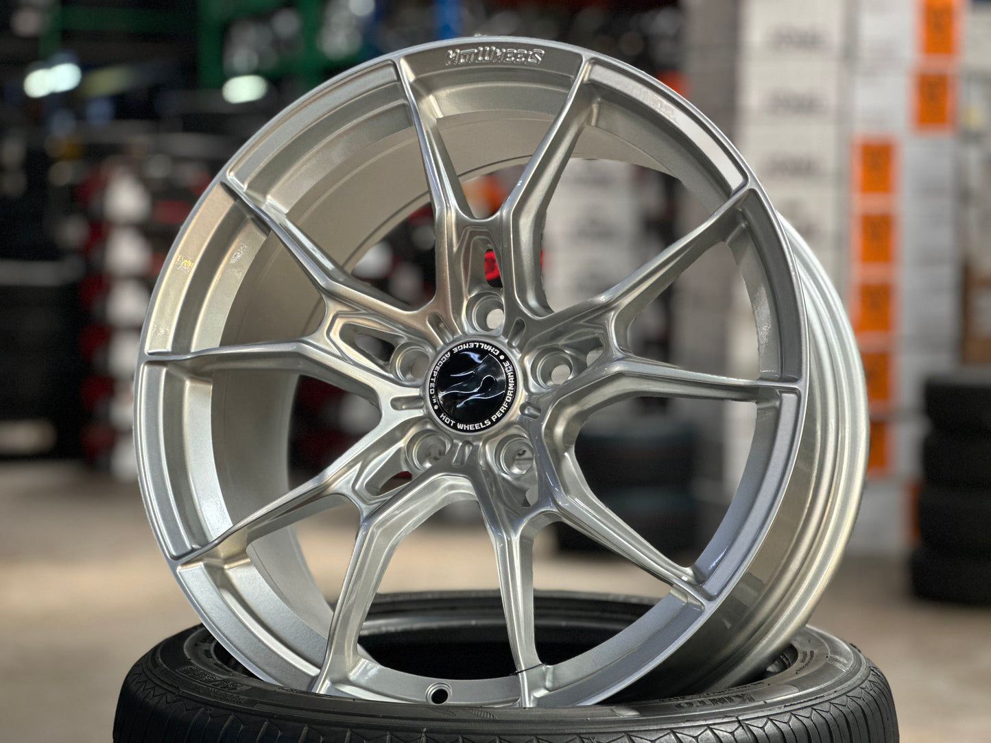 NEW 18X8.5 ET44 Hotwheels HW02 Flow Formed Rim Diamond Silver 5X114.3