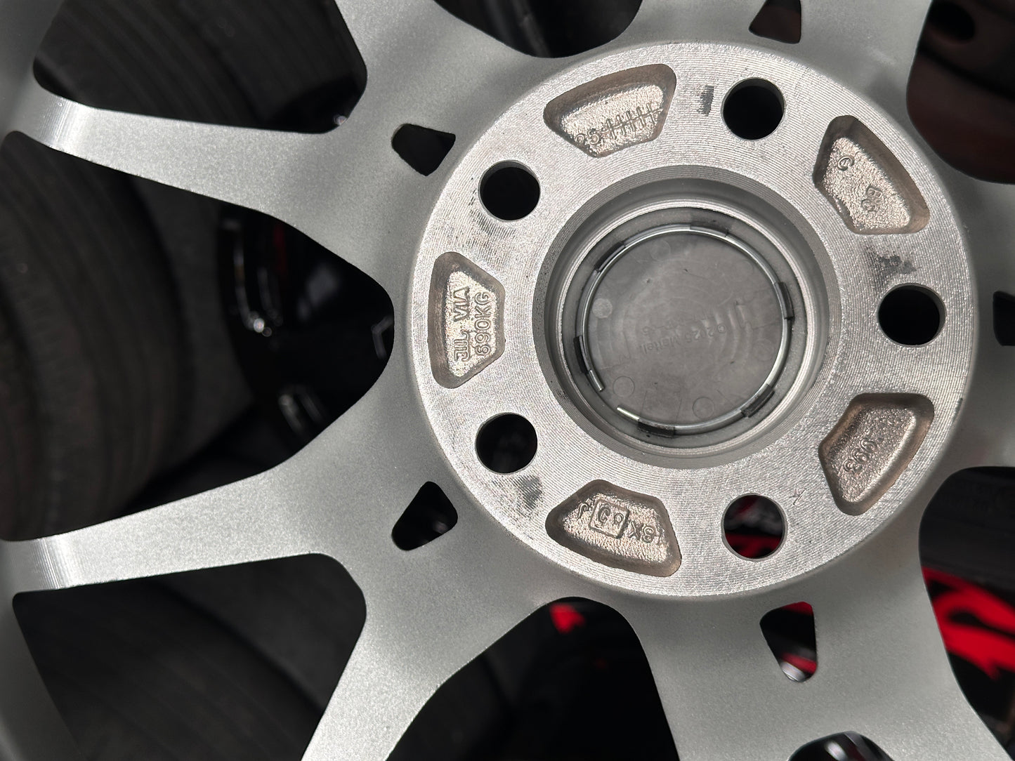 NEW 18X8.5 ET44 Hotwheels HW02 Flow Formed Rim Diamond Silver 5X114.3