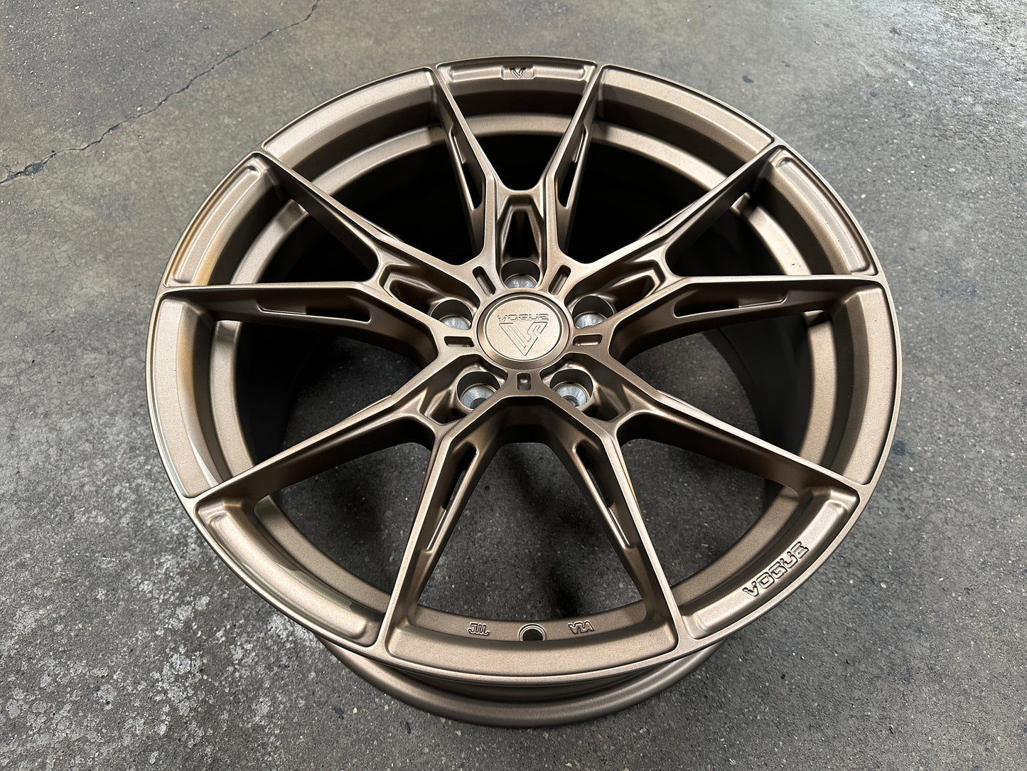 NEW 18X8.5 ET35 Vogue Wheel F22 Rim (4 wheel) Bronze 5X114.3