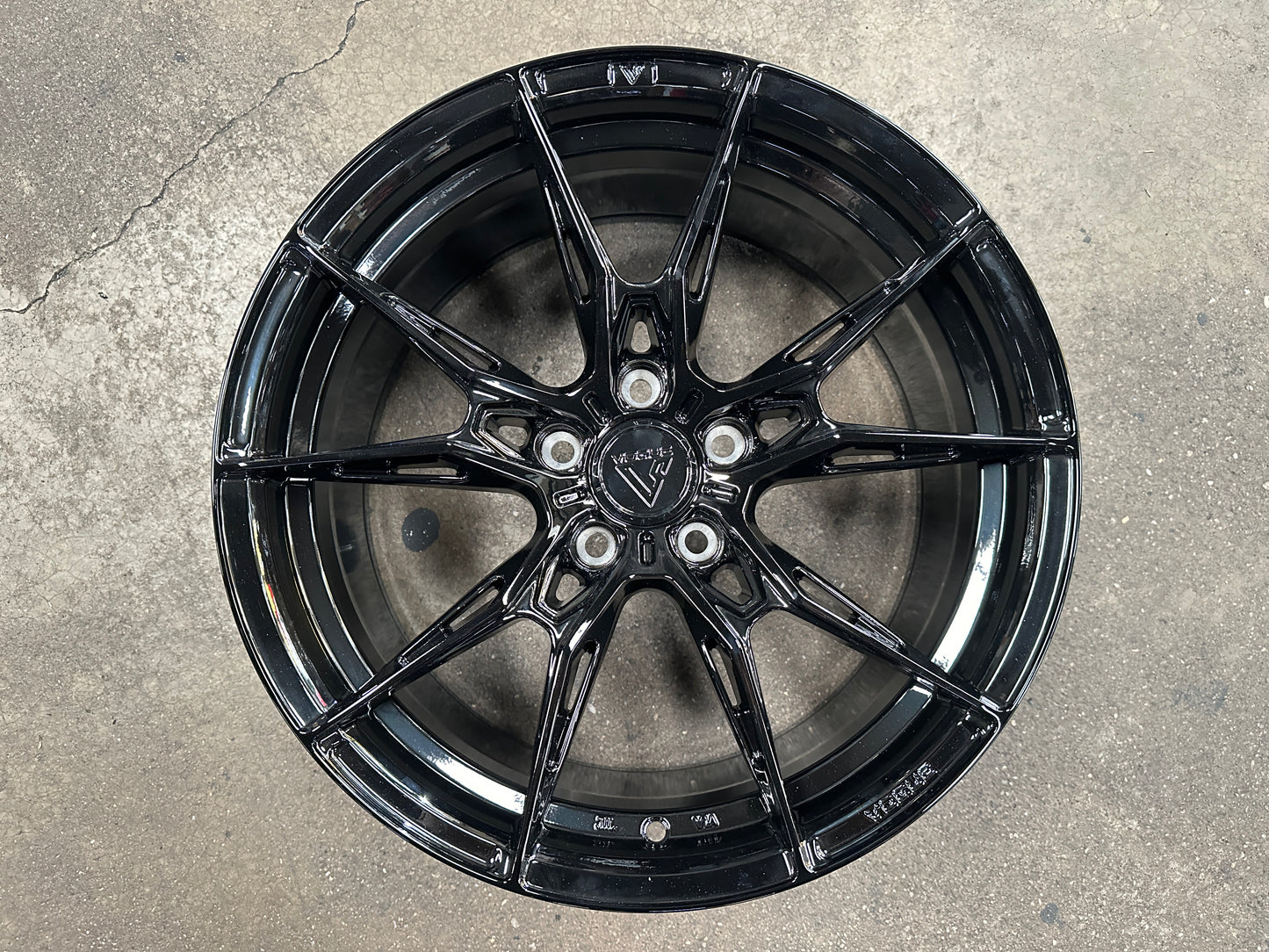 NEW 18X8.5 ET35 Vogue F22 Rim (4 wheel) Gloss Black 5X114.3