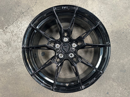 NEW 18X8.5 ET35 Vogue F22 Rim (4 wheel) Gloss Black 5X114.3