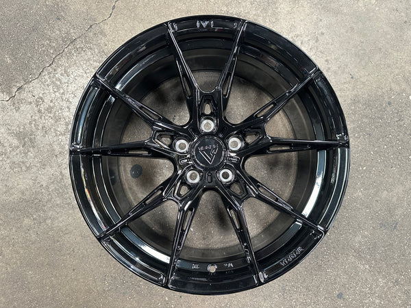 NEW 18X8.5 ET35 Vogue F22 Rim (4 wheel) Gloss Black 5X114.3