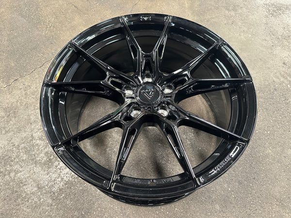 NEW 18X8.5 ET35 Vogue F22 Rim (4 wheel) Gloss Black 5X114.3
