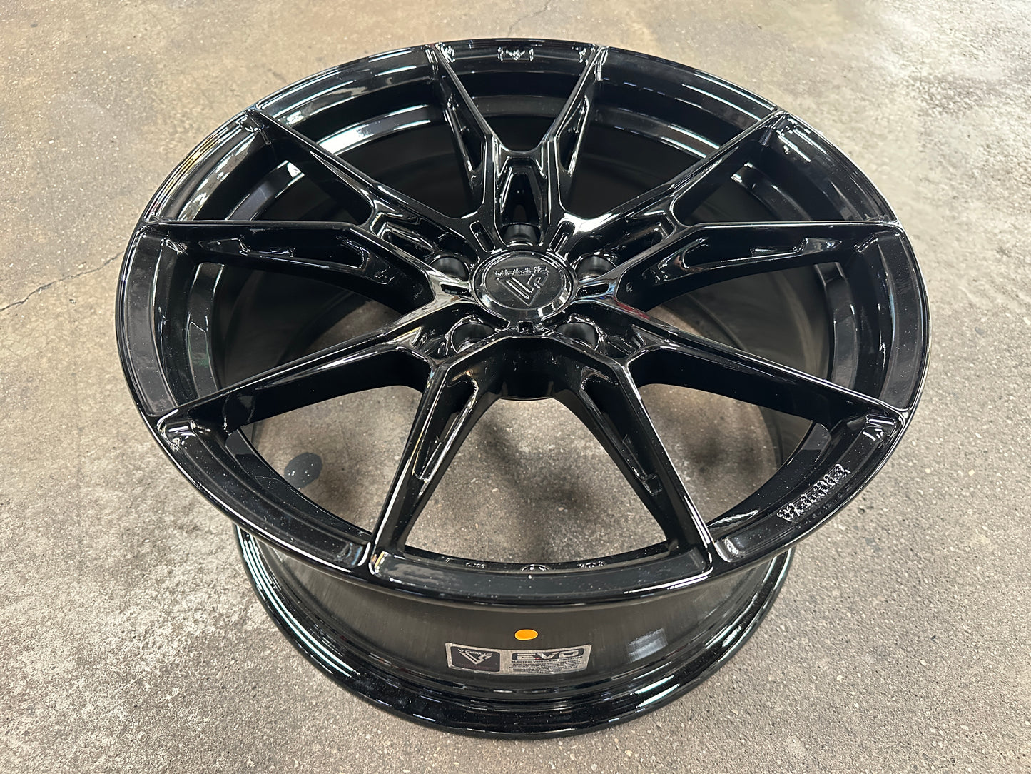 NEW 18X8.5 ET35 Vogue F22 Rim (4 wheel) Gloss Black 5X114.3