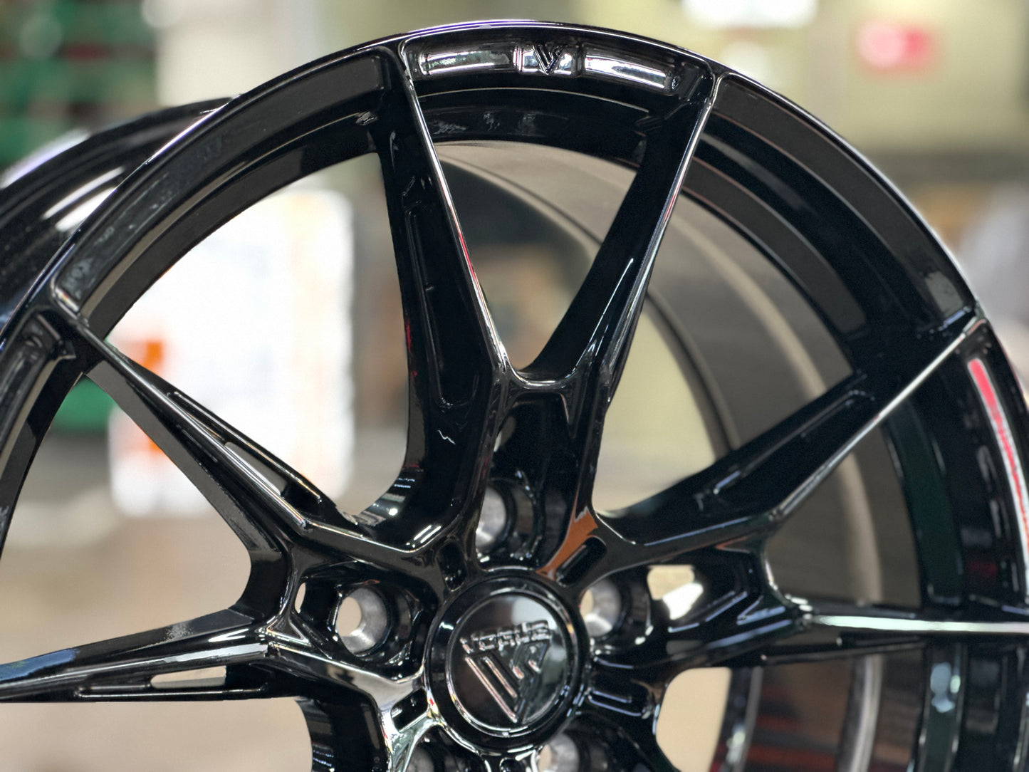 NEW 18X8.5 ET35 Vogue F22 Rim (4 wheel) Gloss Black 5X114.3