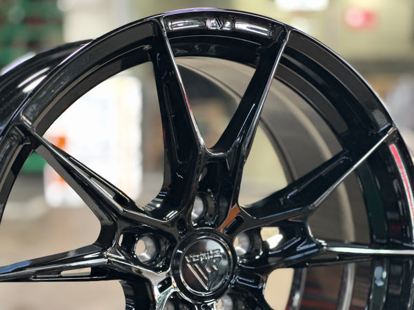 NEW 18X8.5 ET35 Vogue F22 Rim (4 wheel) Gloss Black 5X114.3