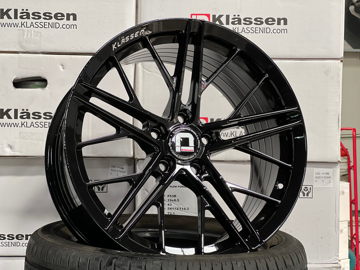 [Bundle] New 18X8.5 ET43 Klassen ID F53R (2 wheel) Black 5X114.3