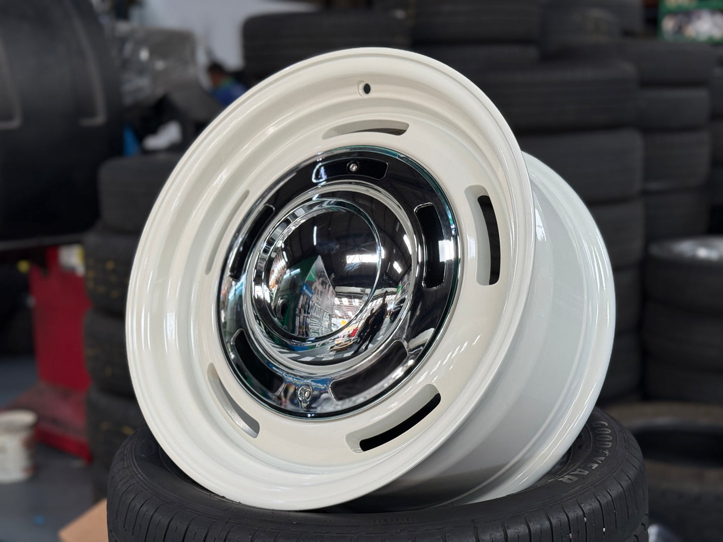 New 17x8 ET20 Dean Cross Country (5 wheel) 5x127 Jeep White