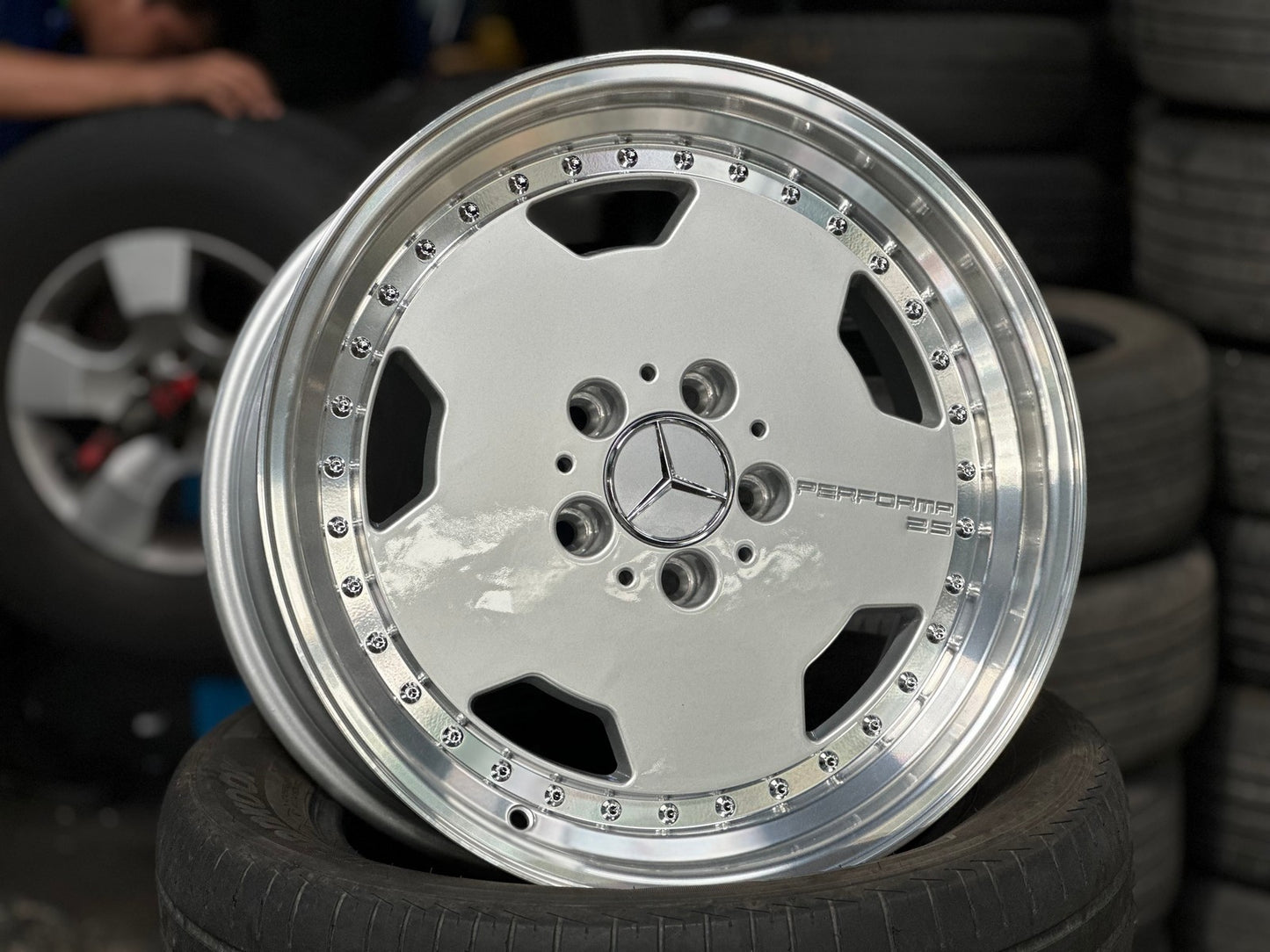 New 17X8 ET25 Mercedes Aero Classic Rim (4 wheel) Gloss Silver 5X112