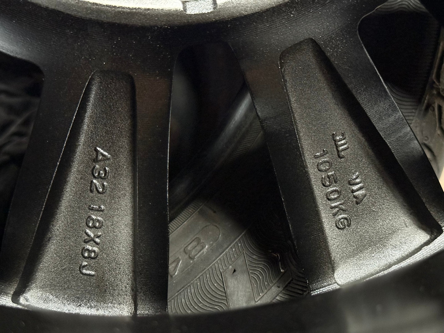 New 18X8 ET35 Sawtooth Rim (5 wheel) Gloss Black 5X165