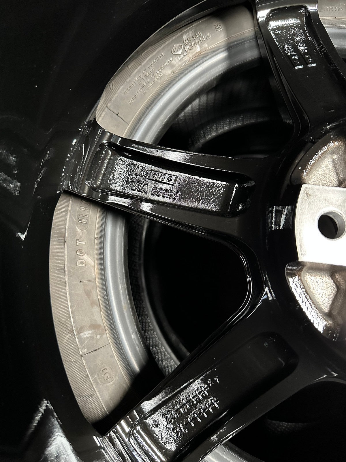 New 18X8.5 ET35 AOW Flow Formed TE37 SAGA Rim (4 wheel) Gloss Black 5X100