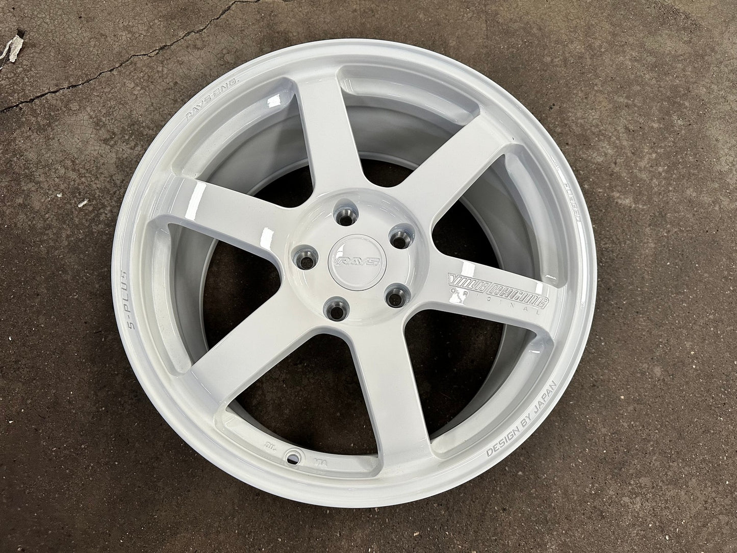 New 18X9.5 ET44 AOW Flow Formed TE37 SAGA Rim (4 wheel) Gloss White 5X120