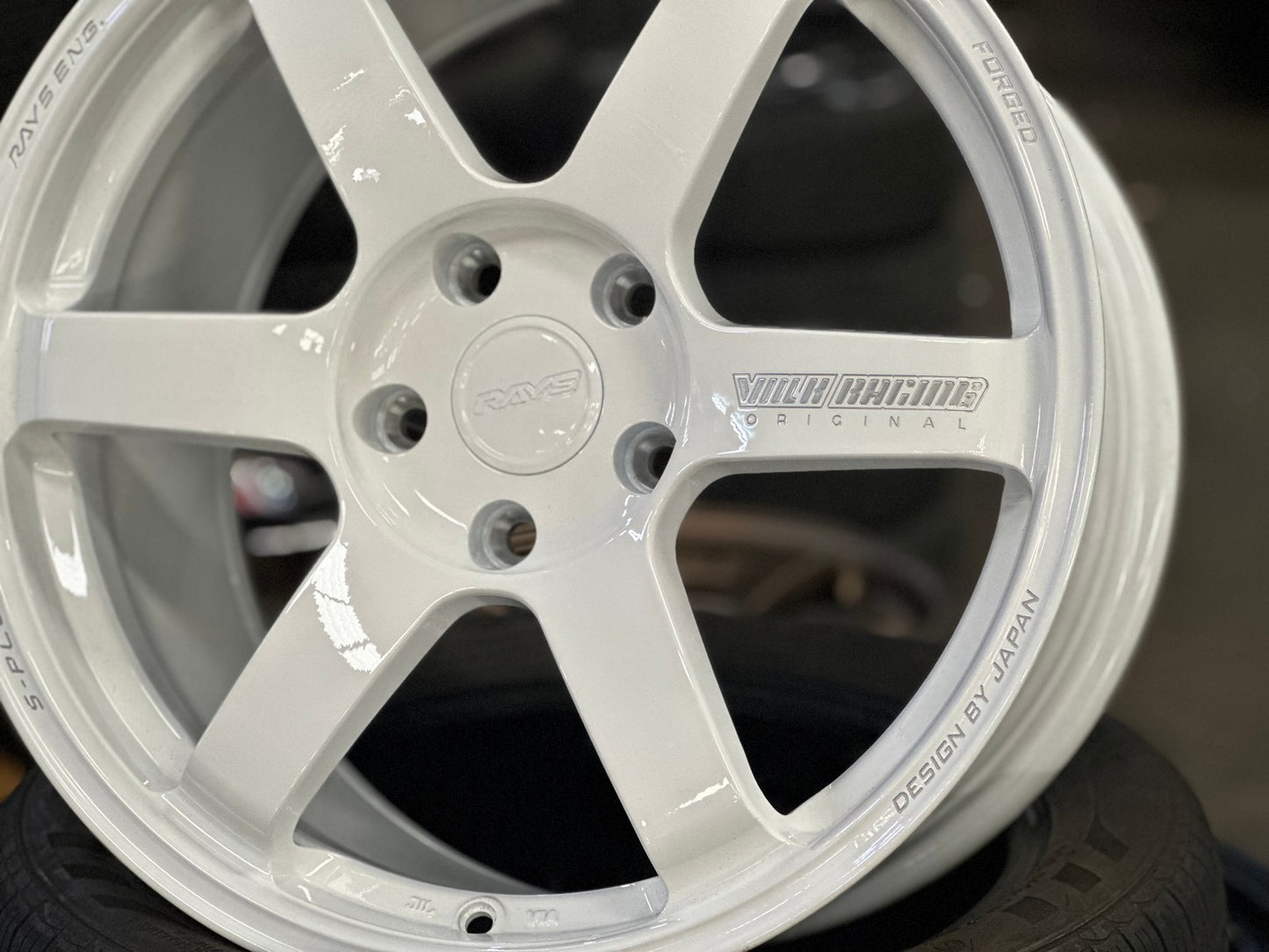 New 18X9.5 ET44 AOW Flow Formed TE37 SAGA Rim (4 wheel) Gloss White 5X120