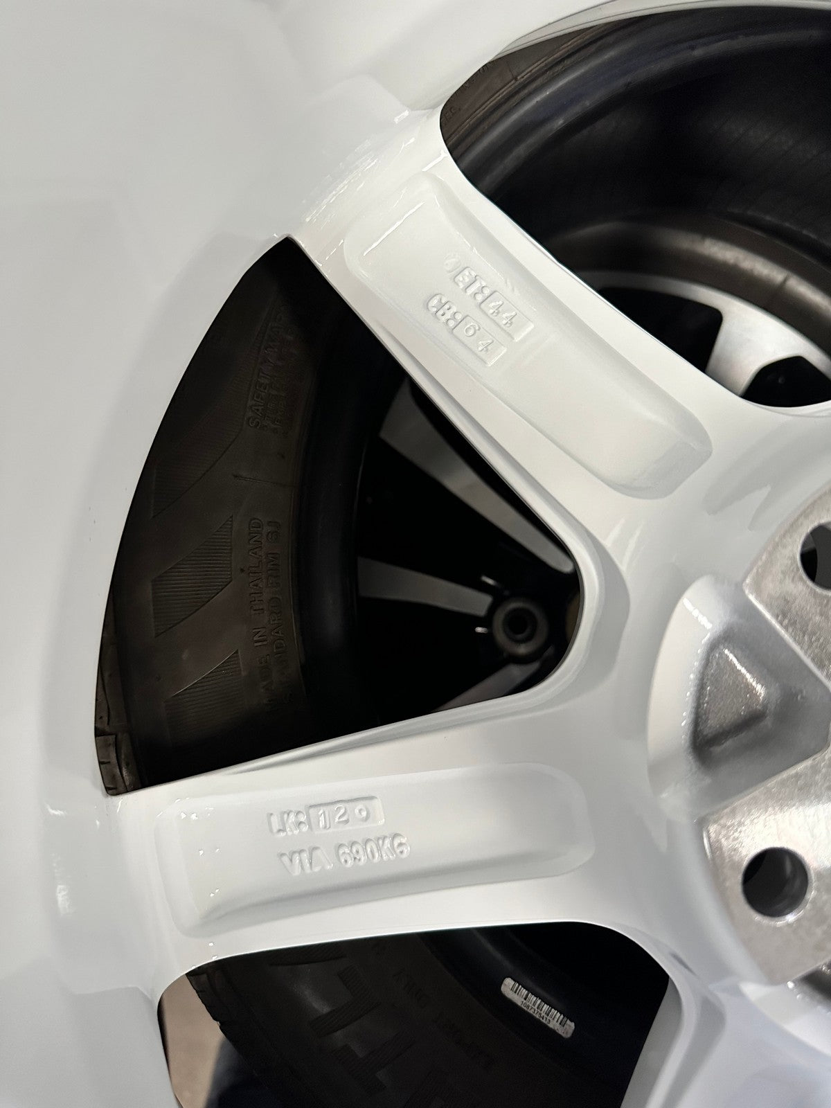 New 18X9.5 ET44 AOW Flow Formed TE37 SAGA Rim (4 wheel) Gloss White 5X120