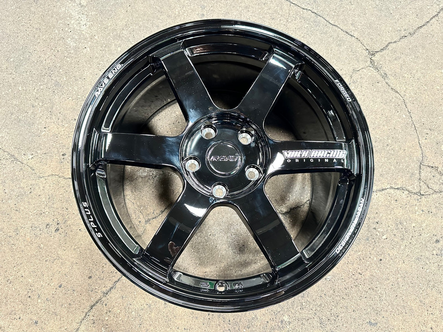 New 18X9.5 ET44 AOW Flow Formed TE37 SAGA Rim (4 wheel) Gloss Black 5X120