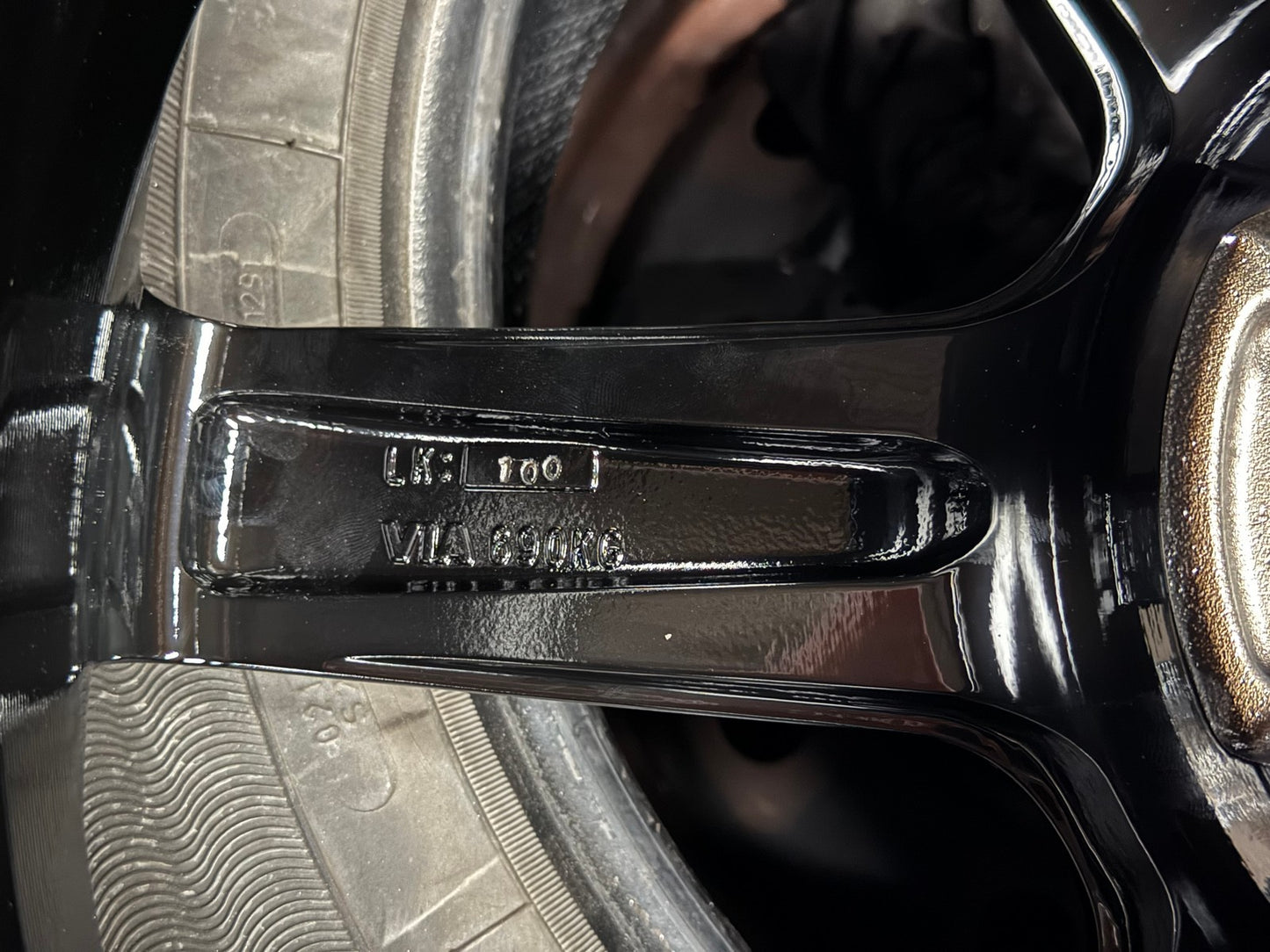 New 18X8 ET42 AOW Flow Formed TE37 SAGA Rim (4 wheel) Gloss Black 4X100