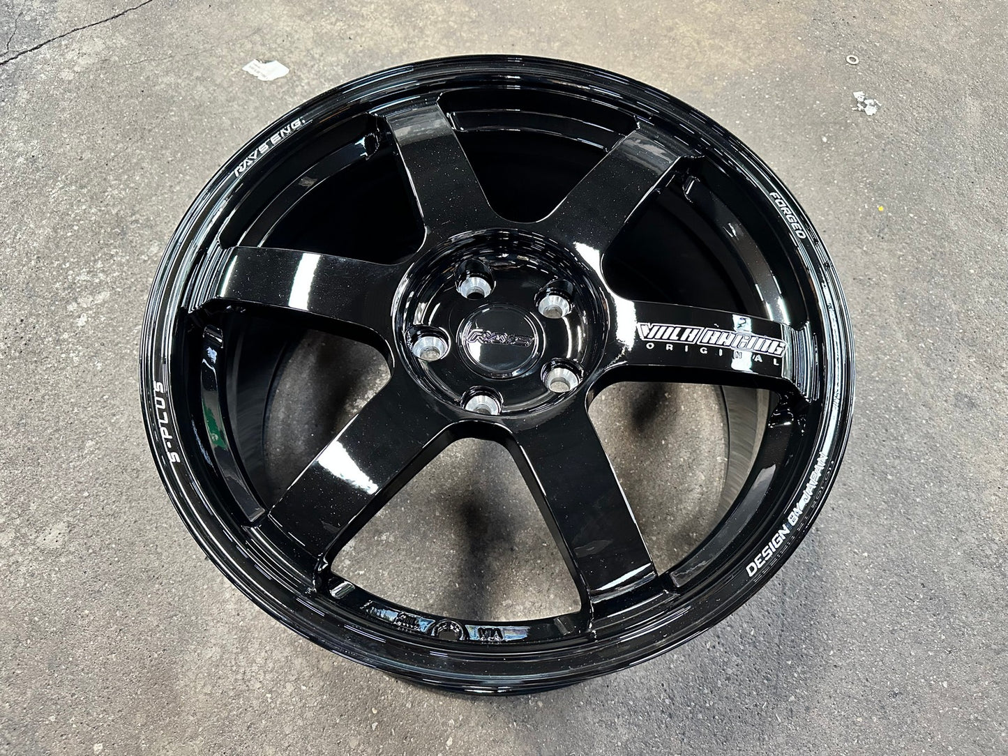 New 18X8.5 ET42 AOW Flow Formed TE37 SAGA Rim (4 wheel) Gloss Black 5X114.3