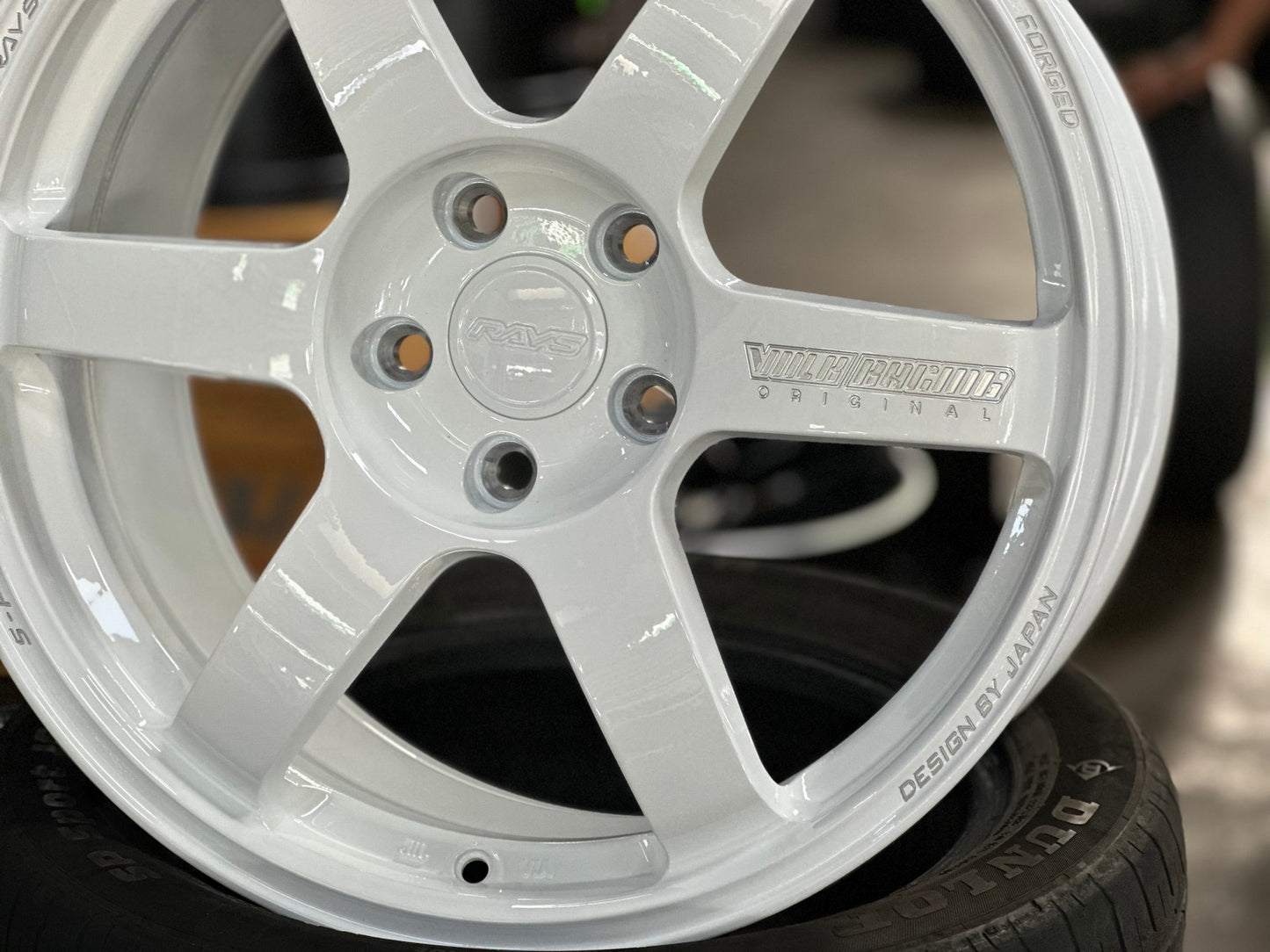 New 18X8.5 ET42 AOW Flow Formed TE37 SAGA Rim (4 wheel) Gloss White 5X114.3