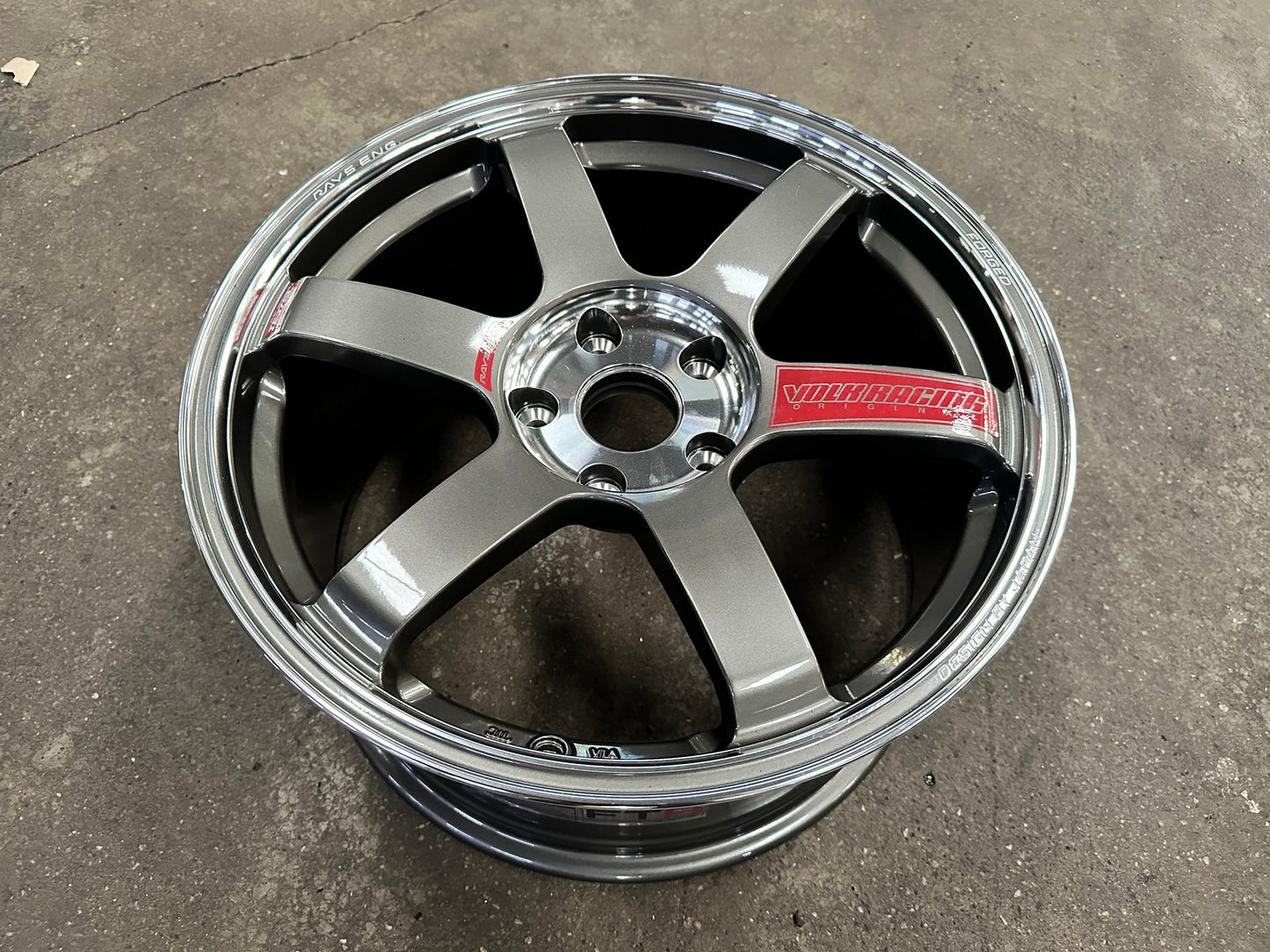 New 18X9.5 ET44 AOW Flow Formed TE37 SAGA Rim (4 wheel) Gloss Gunmetal 5X120