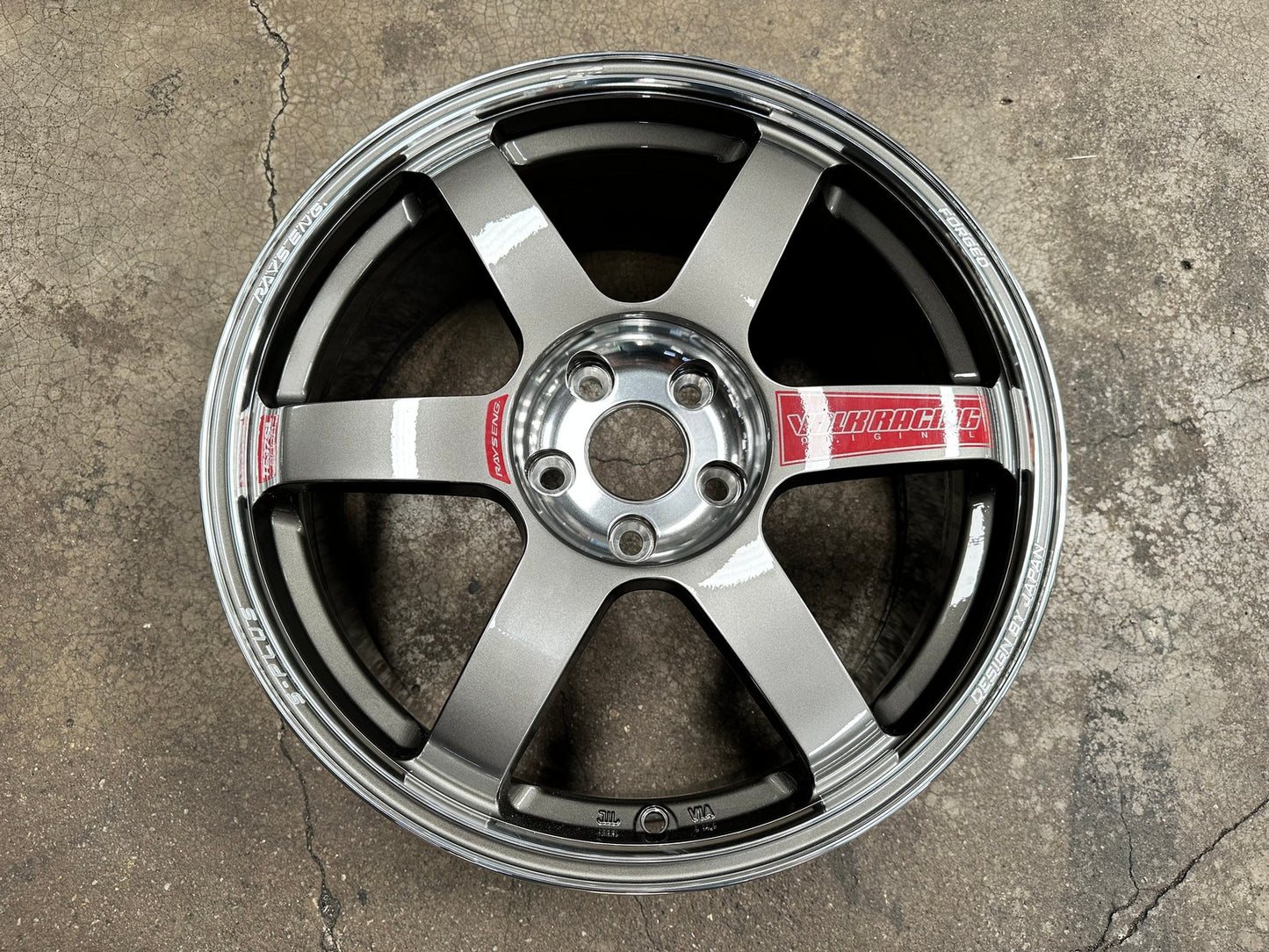 New 18X8.5 ET42 AOW Flow Formed TE37 SAGA Rim (4 wheel) Gloss Gunmetal 5X114.3