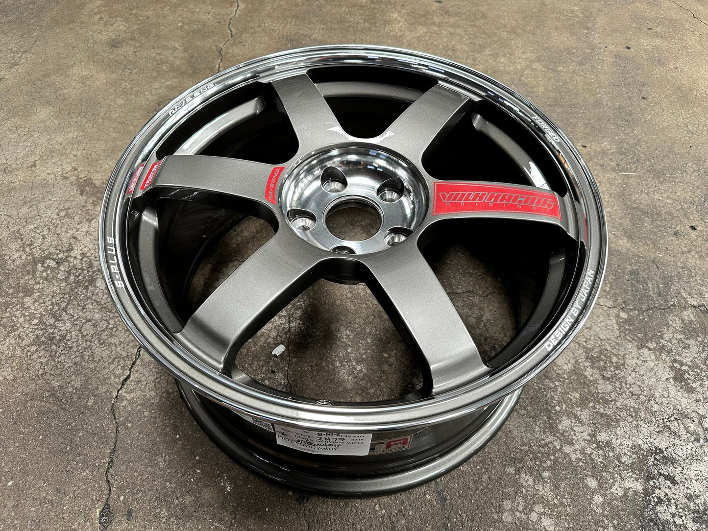 New 18X8.5 ET42 AOW Flow Formed TE37 SAGA Rim (4 wheel) Gloss Gunmetal 5X114.3