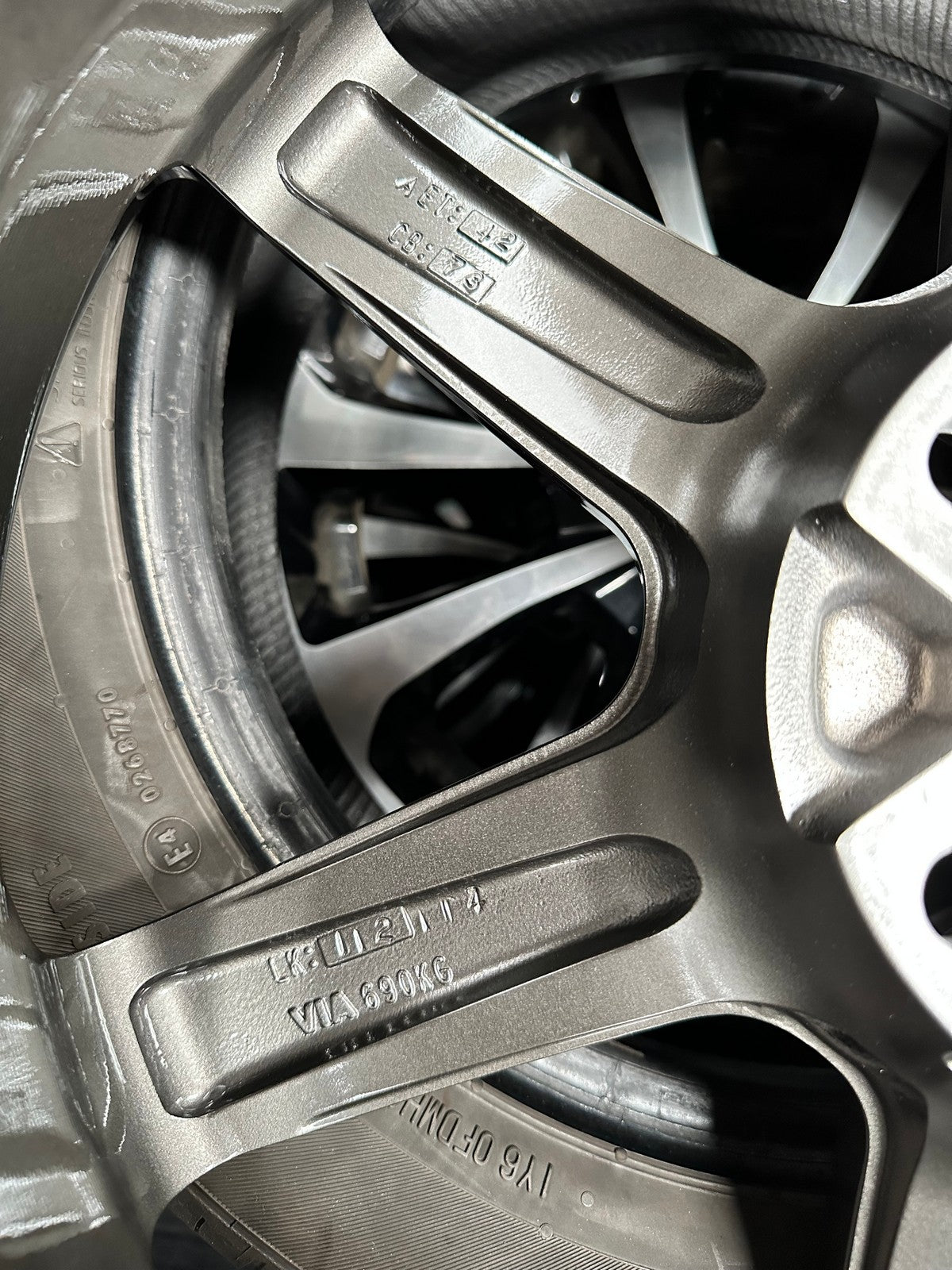 New 18X8.5 ET42 AOW Flow Formed TE37 SAGA Rim (4 wheel) Gloss Gunmetal 5X112