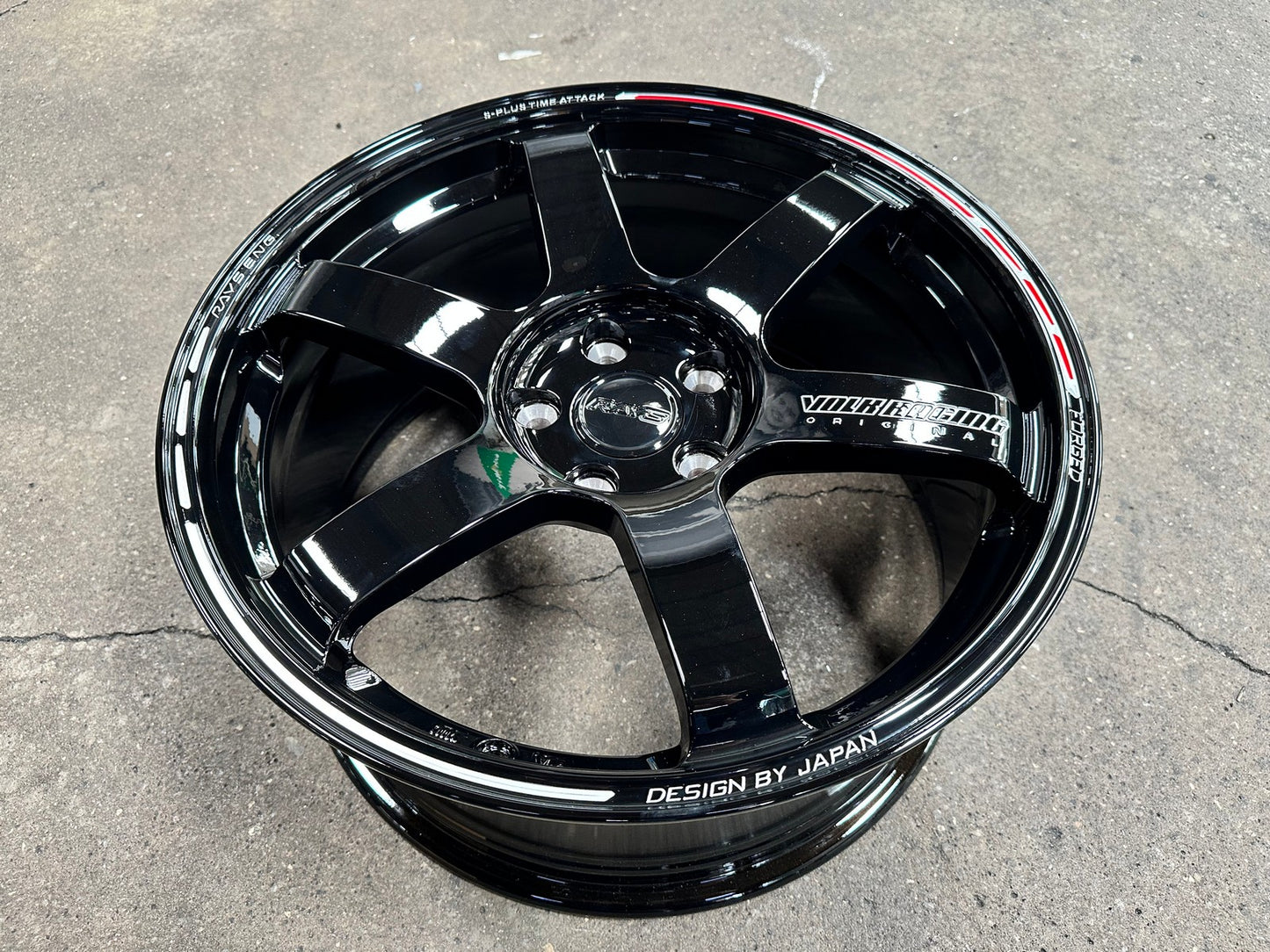 New 18X8.5 ET35 AOW Flow Formed TE37 SAGA Rim (4 wheel) Gloss Black 5X112