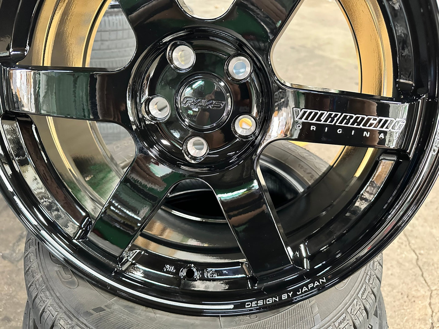 New 18X8.5 ET35 AOW Flow Formed TE37 SAGA Rim (4 wheel) Gloss Black 5X112