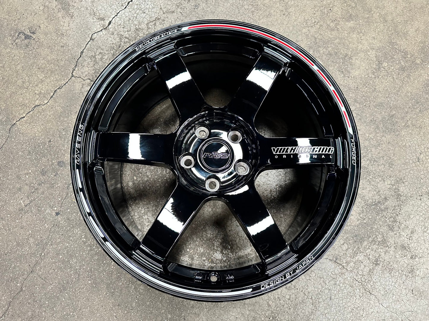 New 18X9 ET35 AOW Flow Formed TE37 SAGA Rim (4 wheel) Gloss Black 5X112
