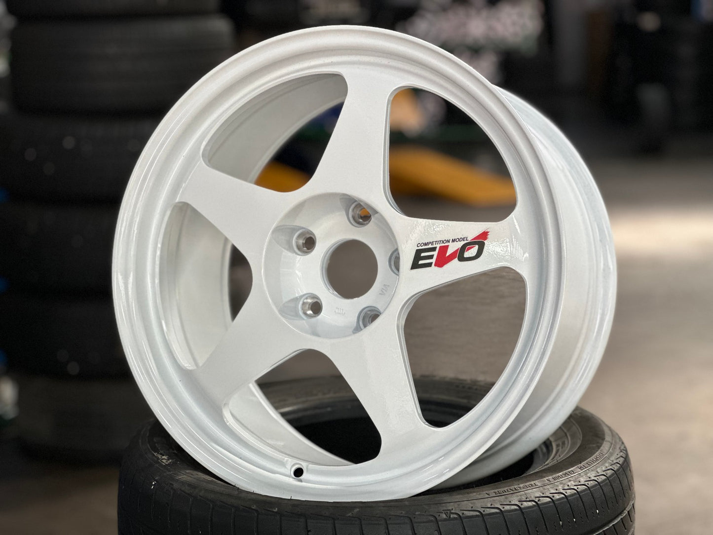 New 18X9.5 ET44 AOW Flow Formed Evo Rim (4 wheel) Gloss White 5X120