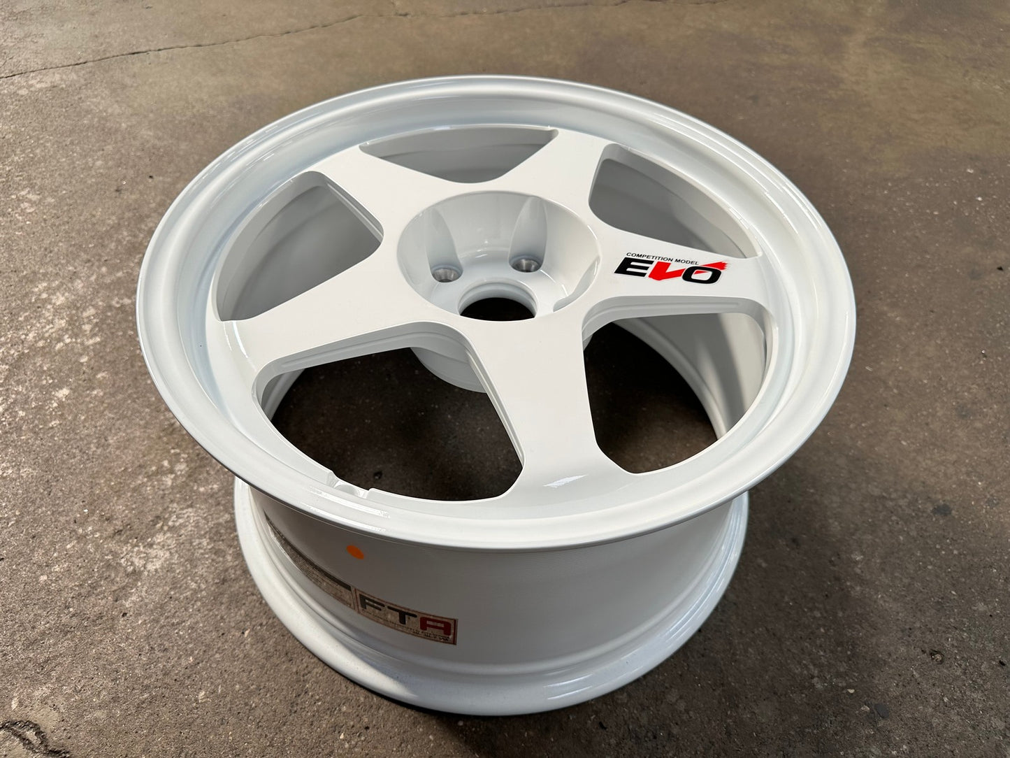 New 18X9.5 ET44 AOW Flow Formed Spoon Rim (4 wheel) Gloss White 5X120