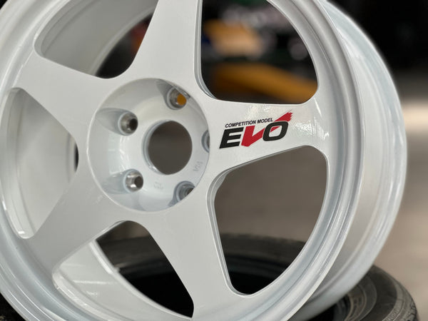 New 18X9.5 ET44 AOW Flow Formed Evo Rim (4 wheel) Gloss White 5X120