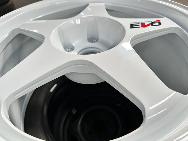 New 18X9.5 ET44 AOW Flow Formed Spoon Rim (4 wheel) Gloss White 5X120