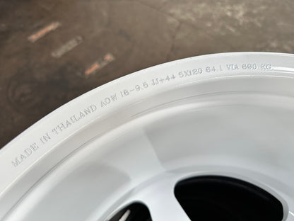 New 18X9.5 ET44 AOW Flow Formed Spoon Rim (4 wheel) Gloss White 5X120
