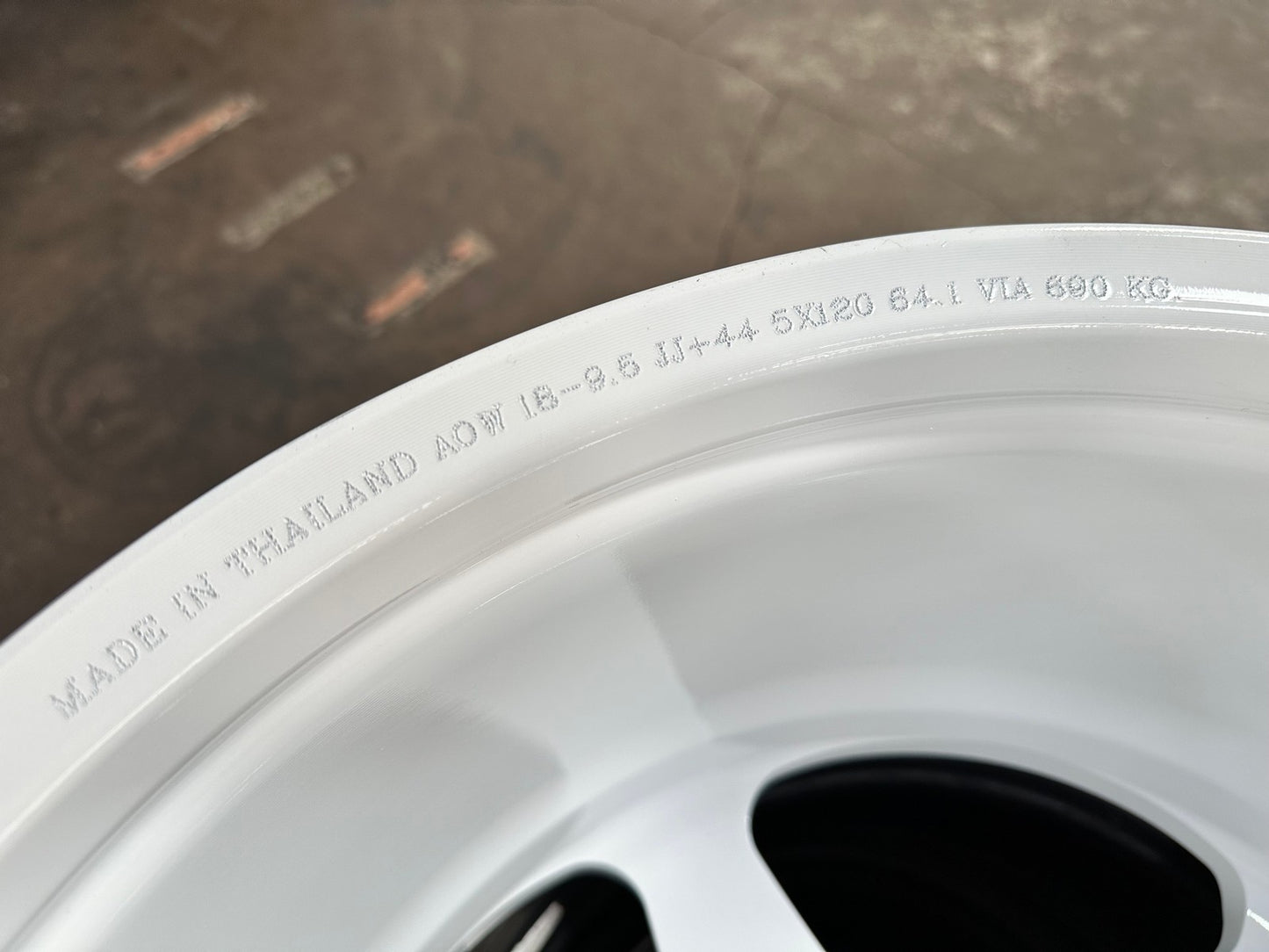 New 18X9.5 ET44 AOW Flow Formed Evo Rim (4 wheel) Gloss White 5X120