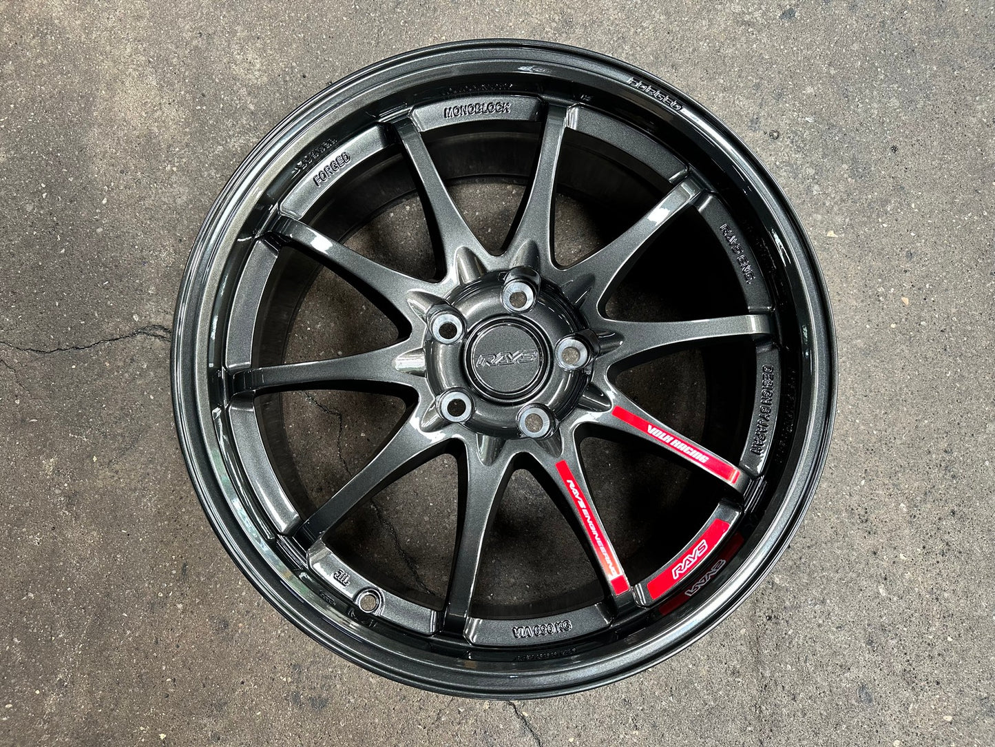 New 18X8.5 ET43 AOW Flow Formed CE28 Rim (4 wheel) Gloss Gunmetal 5X112