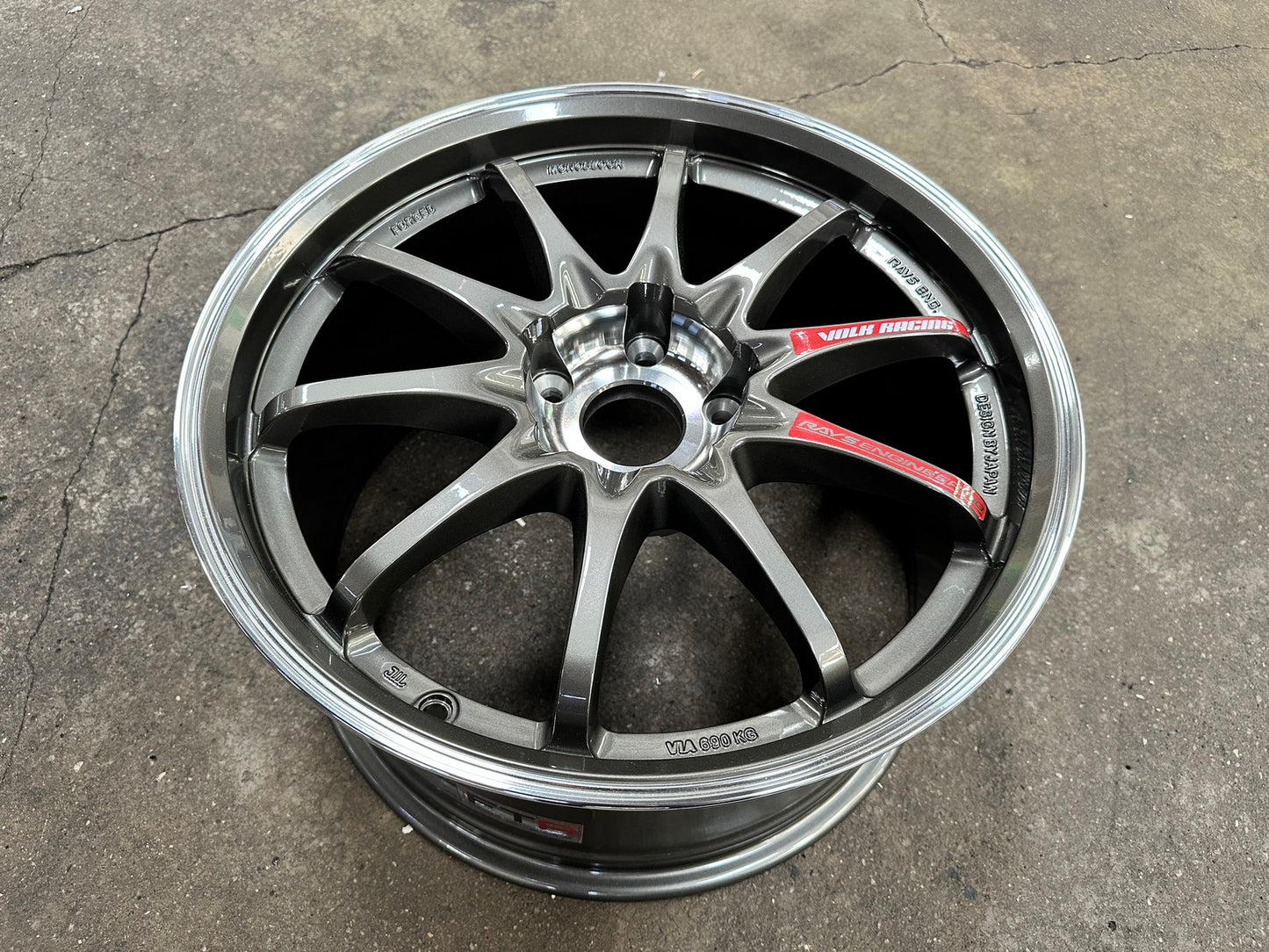 New 18X9.5 ET44 AOW Flow Formed CE28SLRim (4 wheel) Gloss Gunmetal 5X120