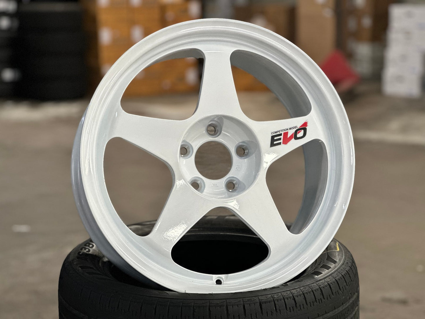 New 18X8.5 ET35 AOW Flow Formed Spoon Rim (4 wheel) Gloss White 5X114.3