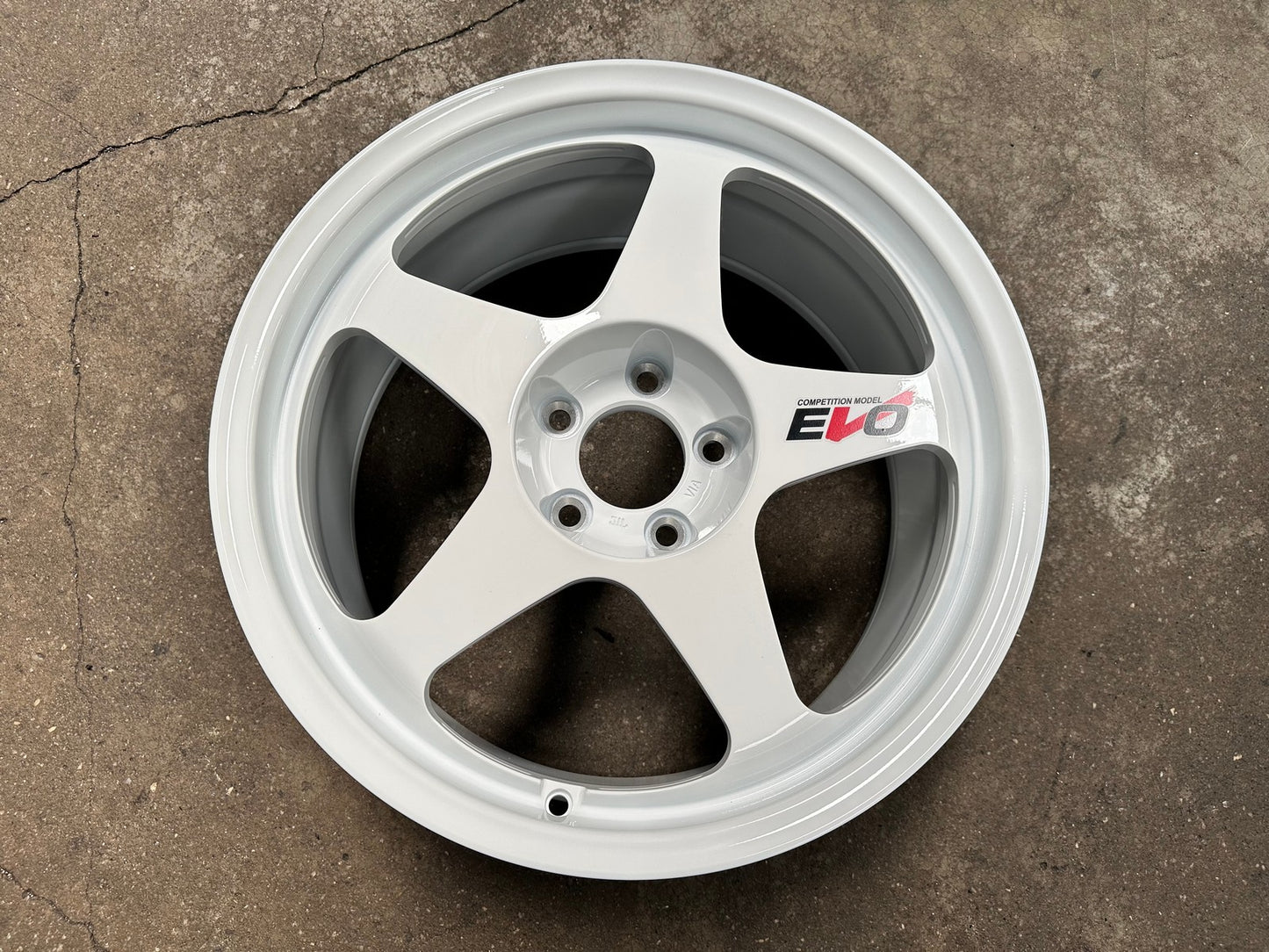 New 18X8.5 ET35 AOW Flow Formed Spoon Rim (4 wheel) Gloss White 5X114.3