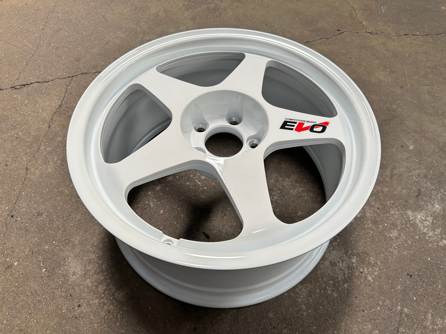 New 18X8.5 ET35 AOW Flow Formed Spoon Rim (4 wheel) Gloss White 5X114.3